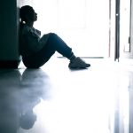 Accueil sadness teenage girls sitting in tunnel
